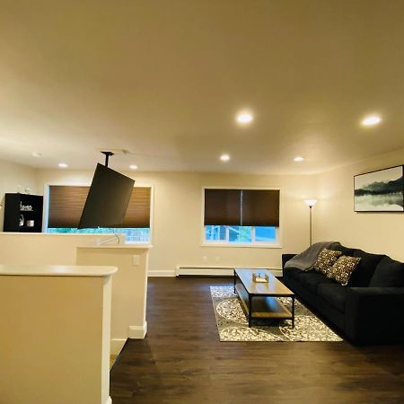 Beautiful 2 Bedroom 1 Bath Apartment With Private Garage Анкоридж Экстерьер фото