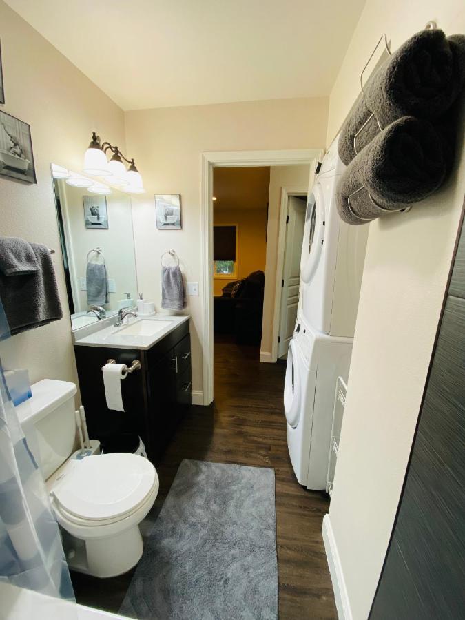Beautiful 2 Bedroom 1 Bath Apartment With Private Garage Анкоридж Экстерьер фото